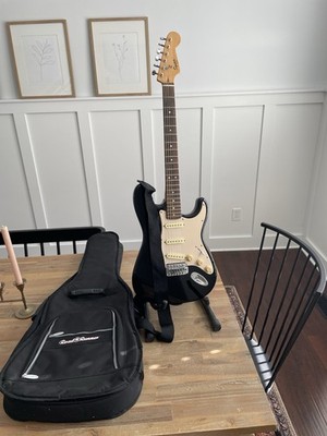 2007 Squire Bullet Strat Black Electric Guitar W/ Roadrunner Case NICE FREE SHIP