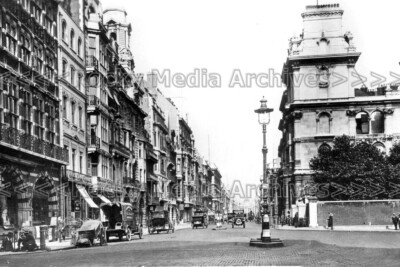 znn-45 Pall Mall from St James's Place, London. Photo