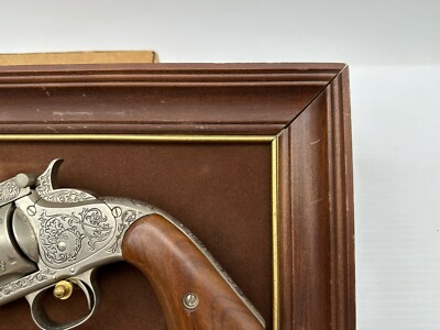 The Wyatt Earp .44 Revolver by The Franklin Mint W/ Display The Wyatt Earp .44 Revolver by The Franklin Mint W/ Display