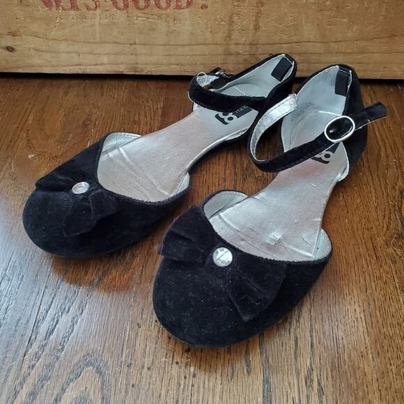 CRAZY 8 big Girls size 4 black velvet dress shoes | eBay CRAZY 8 big Girls size 4 black velvet dress shoes | eBay