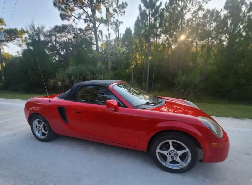 2002 Toyota MR2  - Image 3 of 4