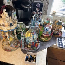 Lot Of 7 Disney Snow Globes!! Vintage Snow Globes. READ DESCRIPTION