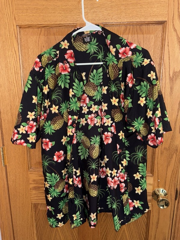 Walnut Creek Men's Medium Shirt Floral Hawaiian Button Up Black Short Sleeves