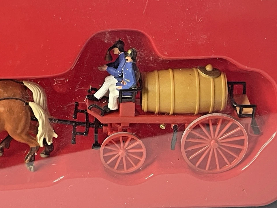 Preiser 30426 H0 vigili del fuoco carro ad acqua carrozza trainata da cavalli... - Immagine 2 di 4