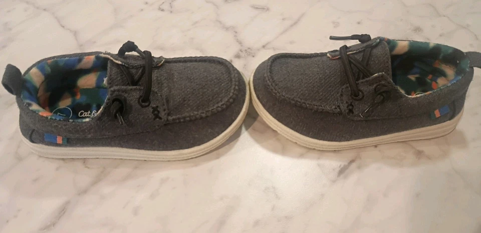 Zapato mocasín de lino gris sin cordones talla 7 para niños pequeños de Cat&Jack Foto 2 de 4