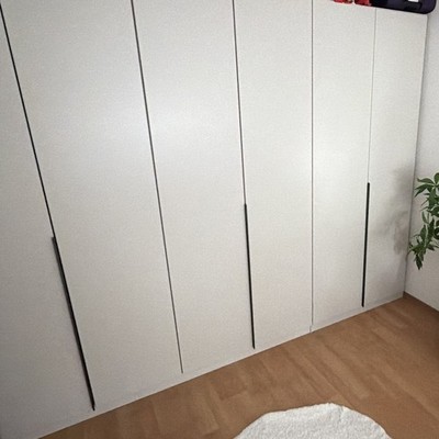 IKEA PAX Kleiderschrank 150x236 cm weiß, 5 Drehtüren, schwarze Griffe