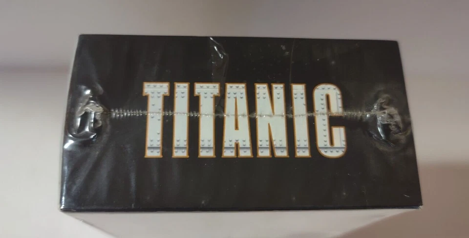 Titanic VHS Sealed -  2vhs digitally remastered paramount watermark - Image 2 of 4