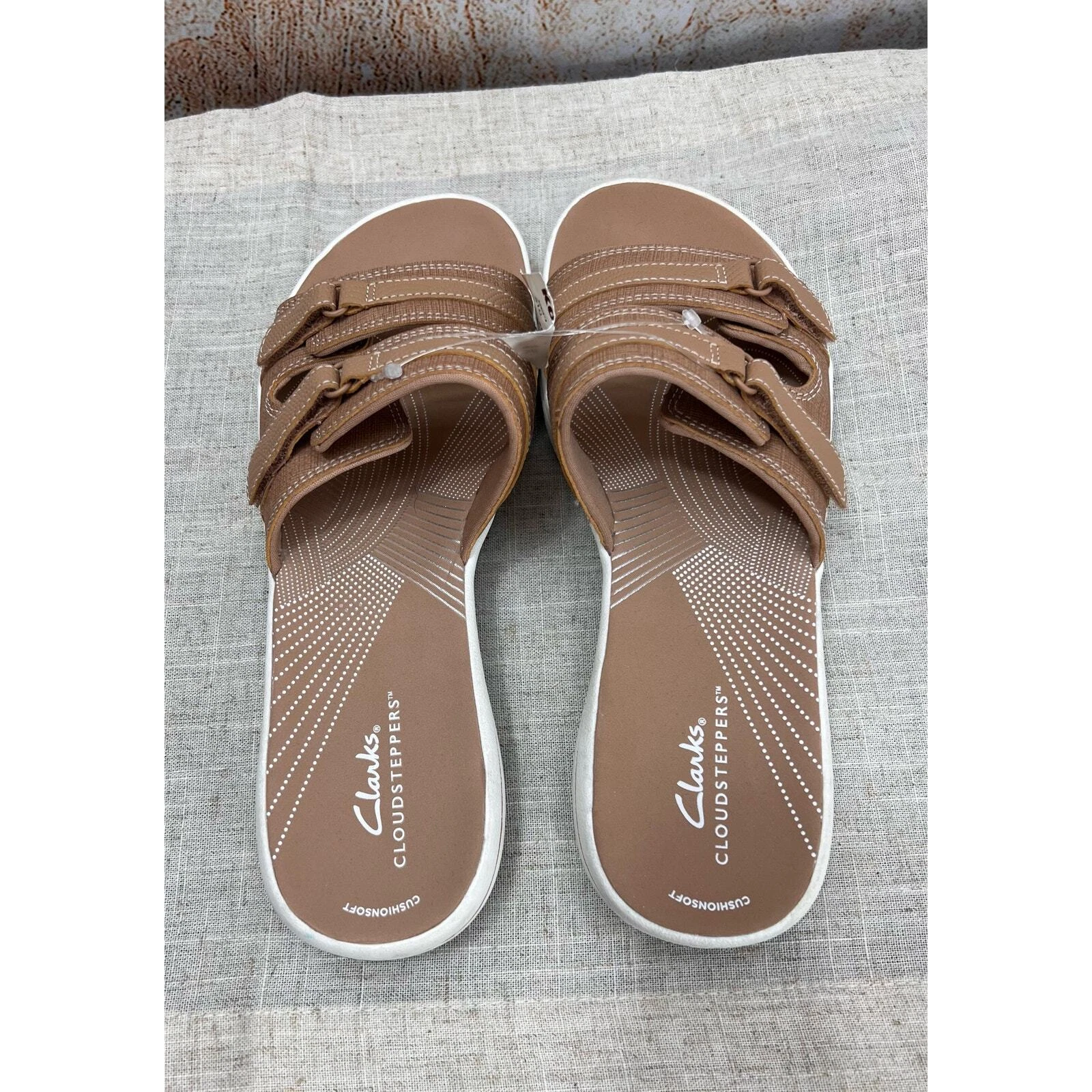 Sandali Clarks donna 10 Cloudsteppers soletta ammortizzata morbidi regolabili beige nuovi con etichette