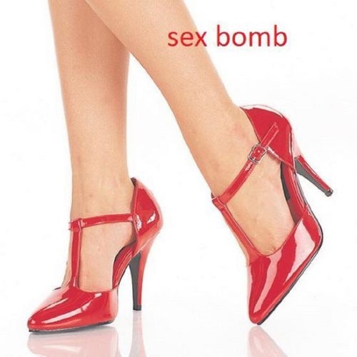 Decollete rosse con cinturino alla caviglia - Stileo.it