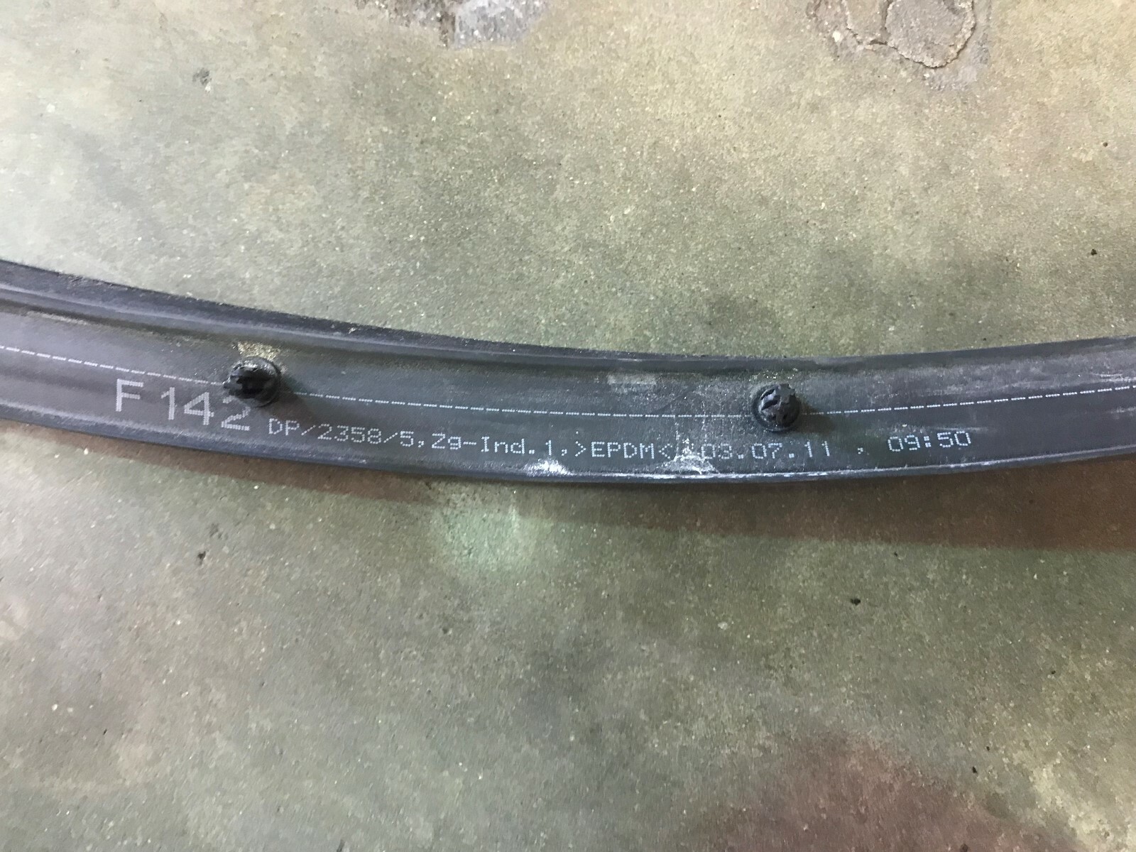 FERRARI 458 ITALIA SPECIALE SPIDER PASSENGER RIGHT DOOR GASKET SEAL OEM 84685200