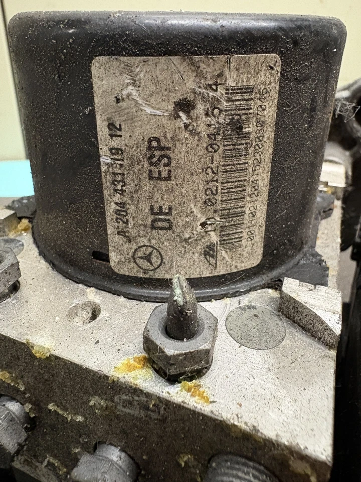 MERCEDES W204 BRAKE PUMP ABS ESP HYDRAULIC BRAKING A2044312012  A2049012500  - Image 2 of 4