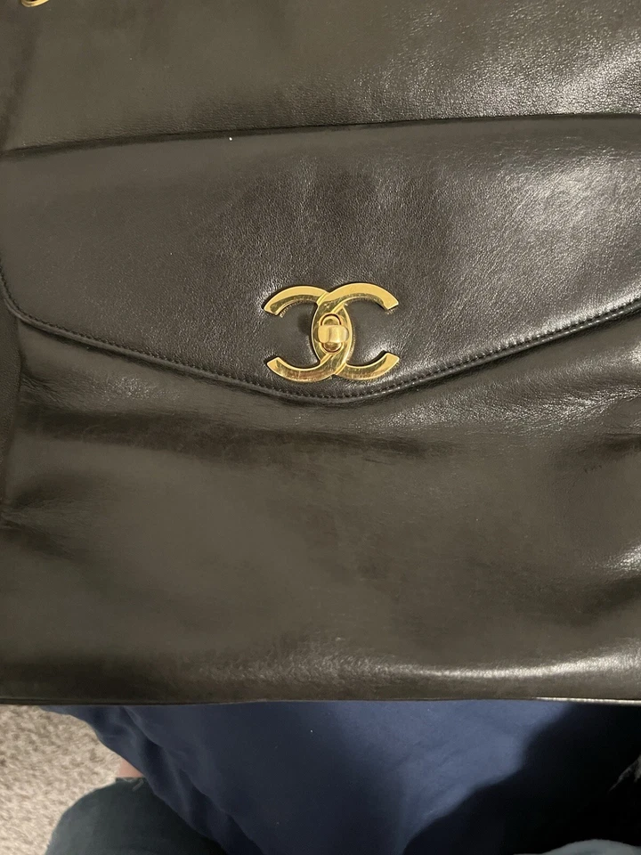 香奈儿 24k 黑色鱼子酱大号前口袋托特包带原装。 盒子,防尘袋 + — 第 3/4 张图片