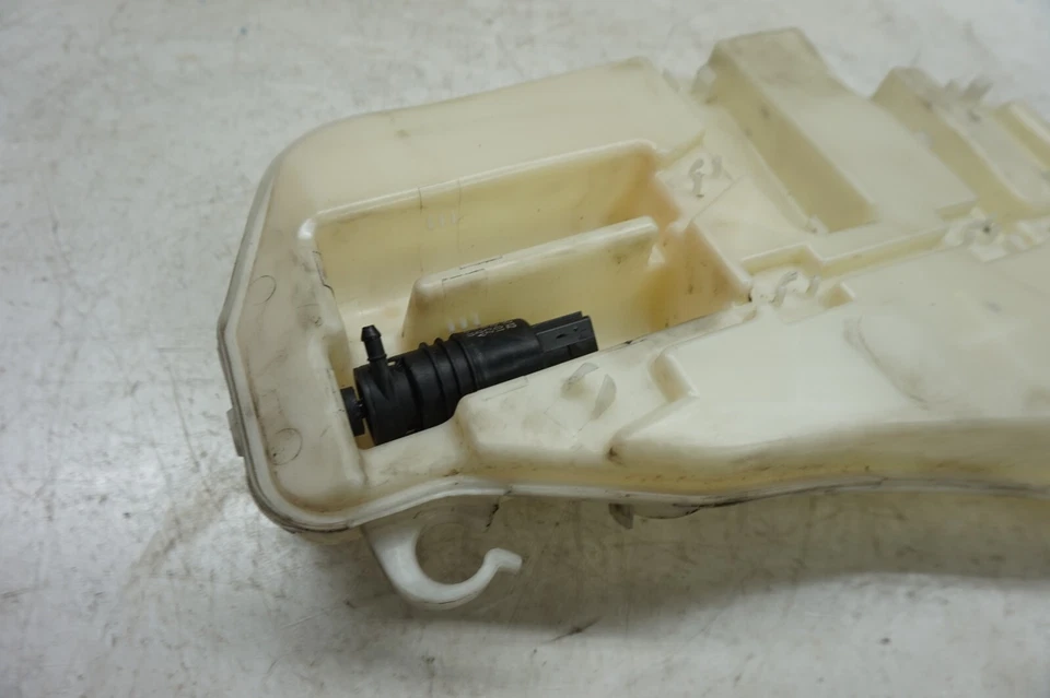 Reservatório de fluido para lavadora de para-brisa BMW M6 F12 2013-2018 8050439 - Imagem 2 de 4