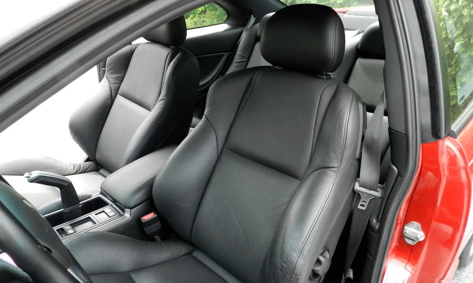 Fundas de asiento de repuesto de cuero negro para Pontiac GTO (5.ª generación) 2004-2006 Foto 4 de 4