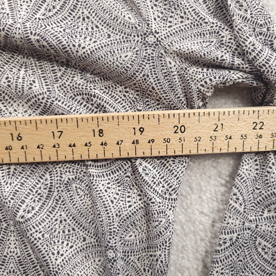 Blusa para mujer H&M talla M manga larga ligera cuello en V informal geométrica  Foto 4 de 4