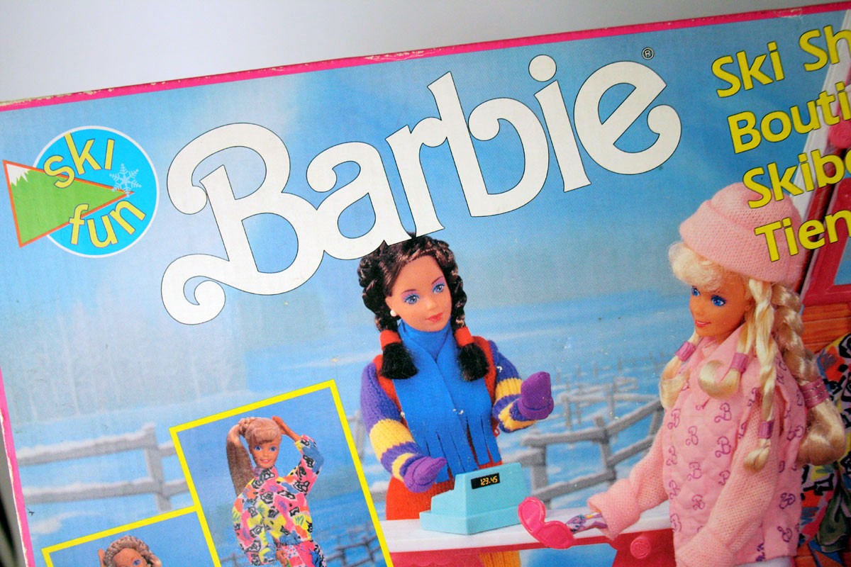 AnnonceVêtements et accessoires originaux en lots pour poupée Barbie