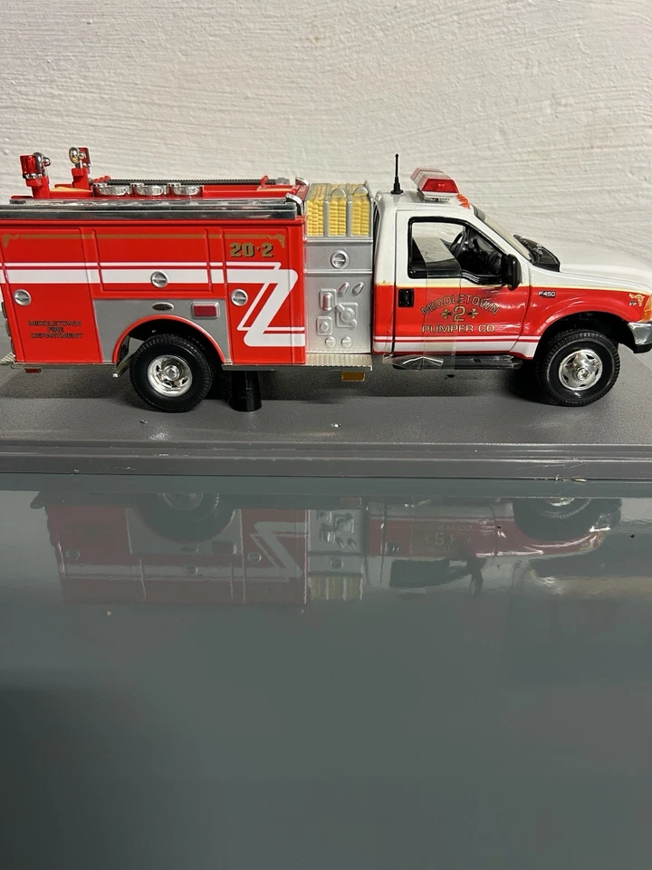 FORD F-SERIES KME MIDDLETOWN PUMPER 1999 Matchbox Collectibles 2 sellado nuevo Foto 4 de 4
