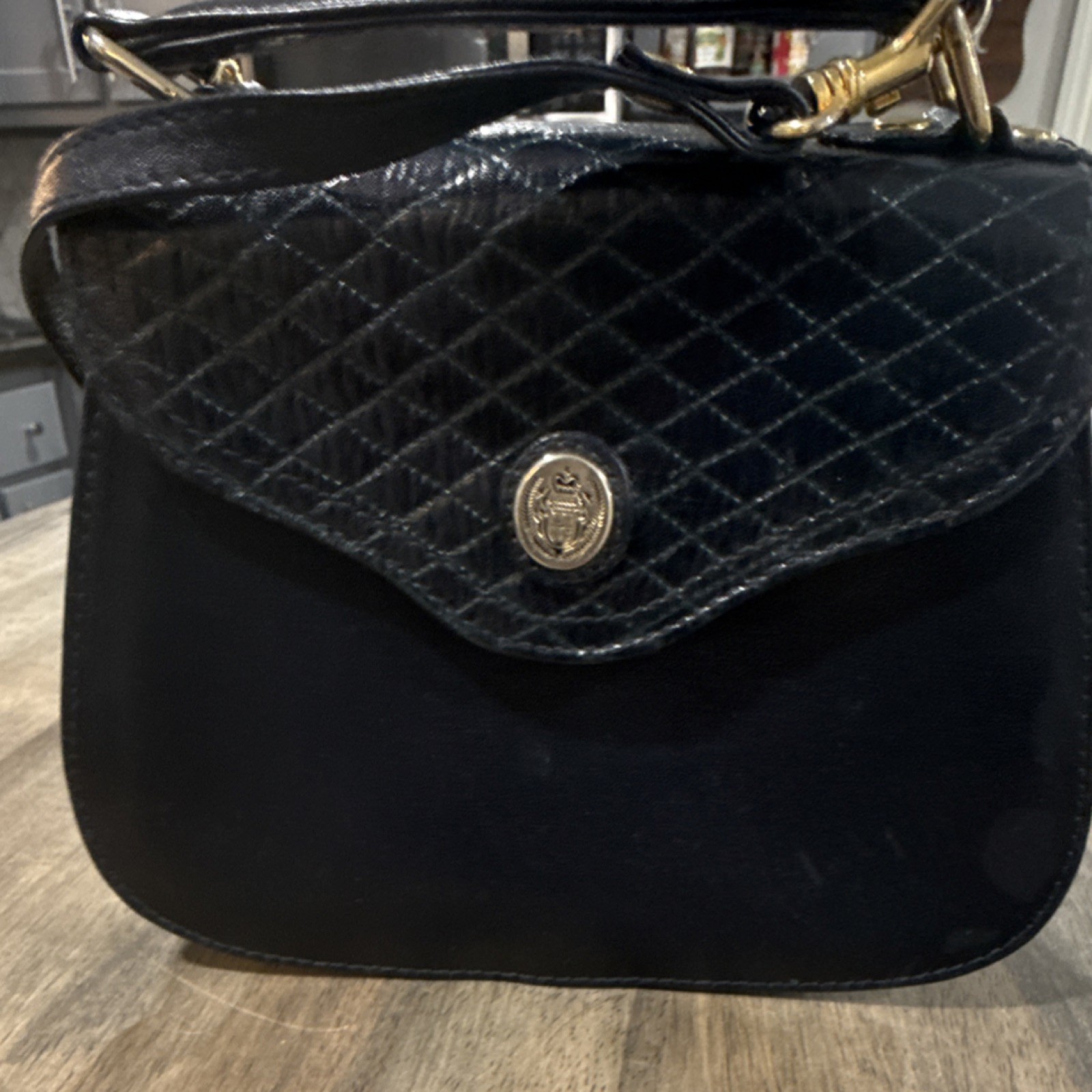 Liz Claiborne Black Quilted Shoulder Bag Gold Hardware Logo Accent Women's