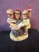 GOEBEL HUMMEL FIGURINE Storybook Time 458. 1985