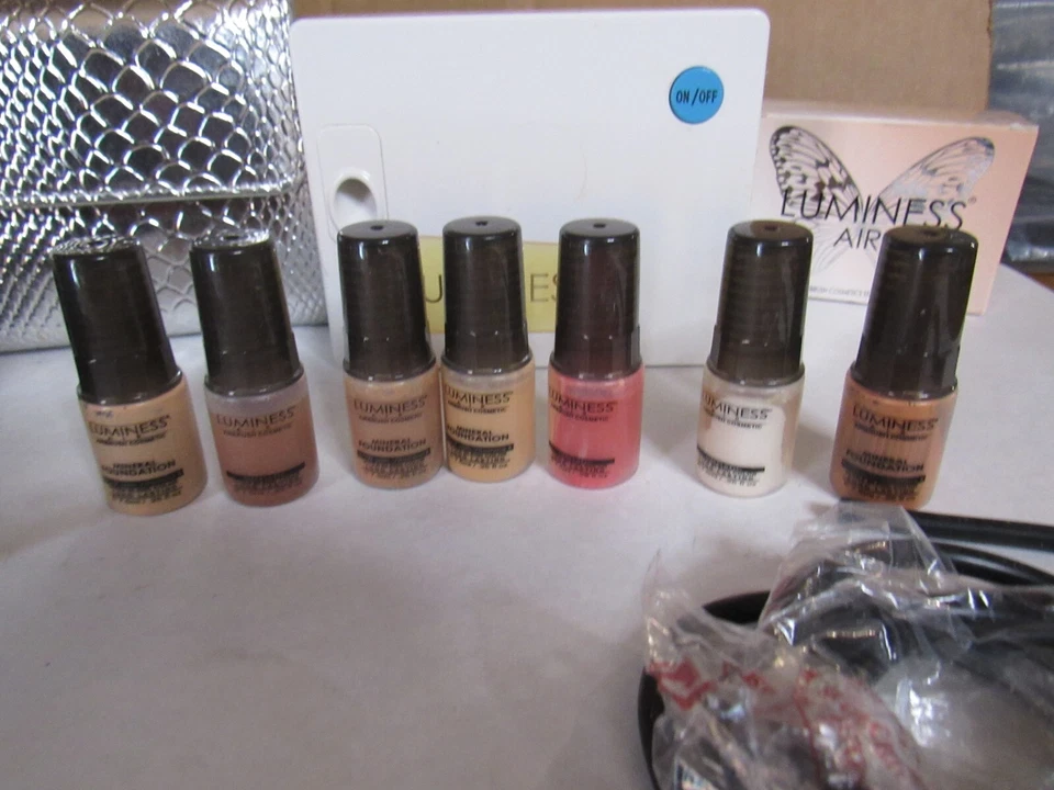 Luminess Airbrush Kit BC-100 with Makeup , Silver Storage Case  U24K - Image 3 of 4