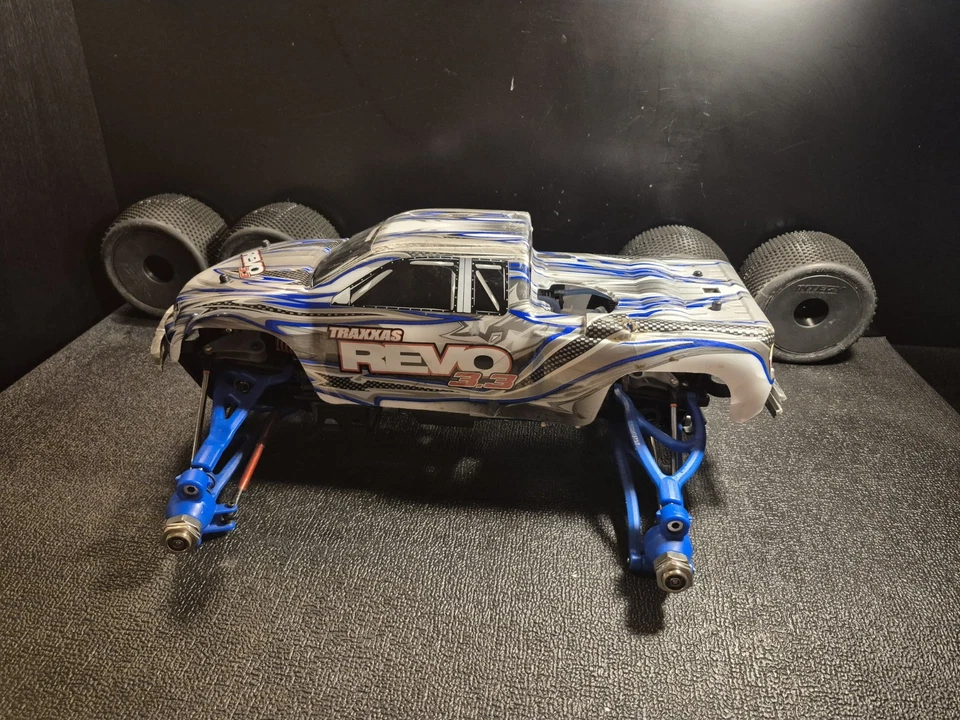 TRAXXAS REVO 3.3 VANTAGE CARBON FIBER CUSTOM BUILD NITRO RPM INTEGY PROLINE - Image 3 of 4