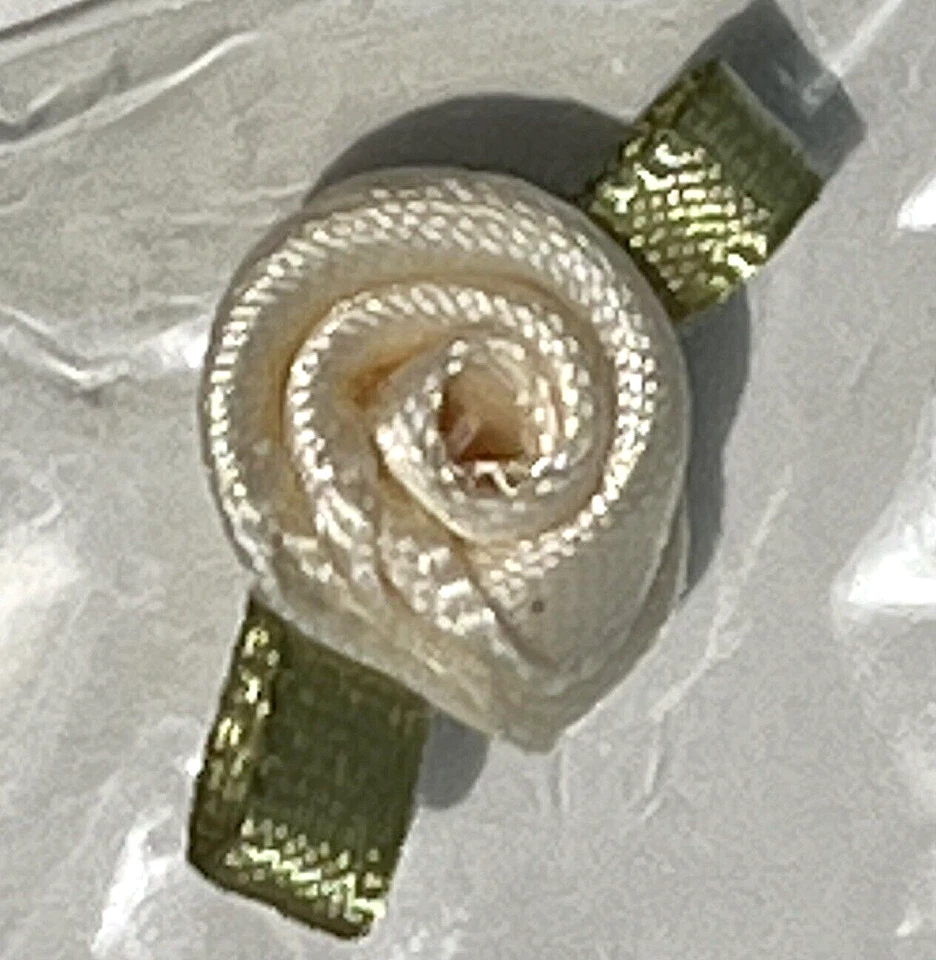 OFFRAY SMALL RIBBON ROSES CREAM color 40 per pack Sewing Bow Craft NEW - Image 2 of 4