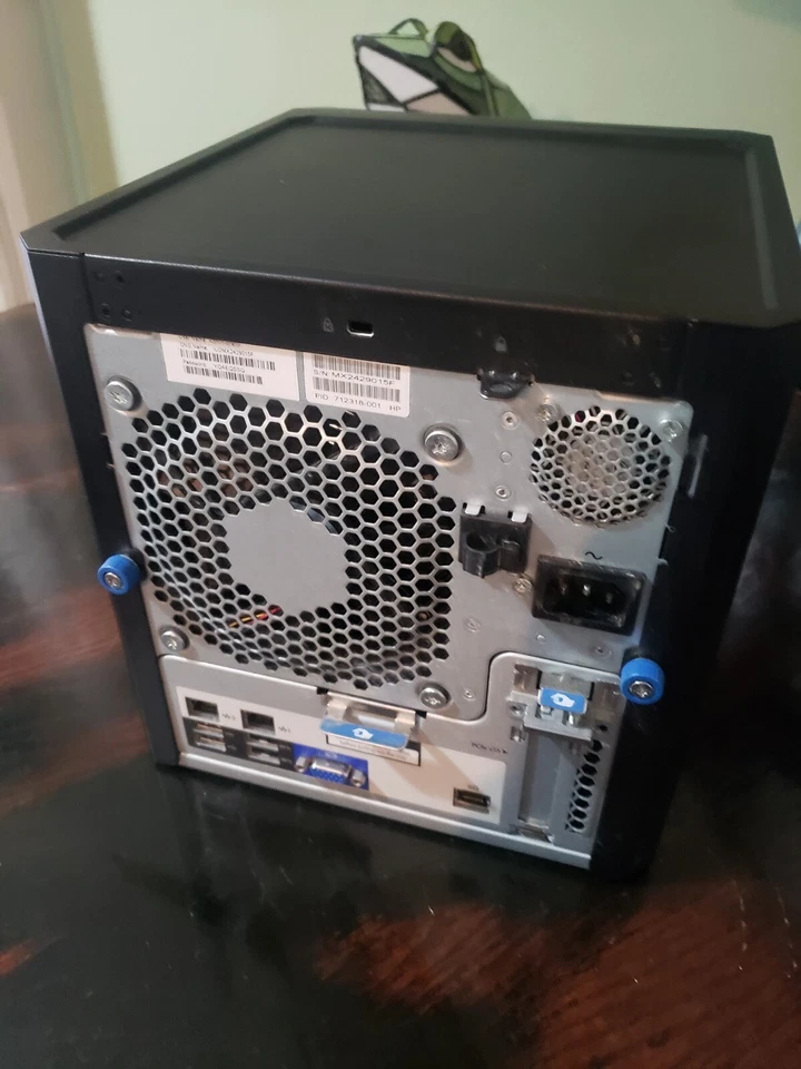 HP ProLiant MicroServer Gen8 G2020T 2GB RAM 4-BAY One 1 TB HDD PID: 712318-001 - Image 3 of 4