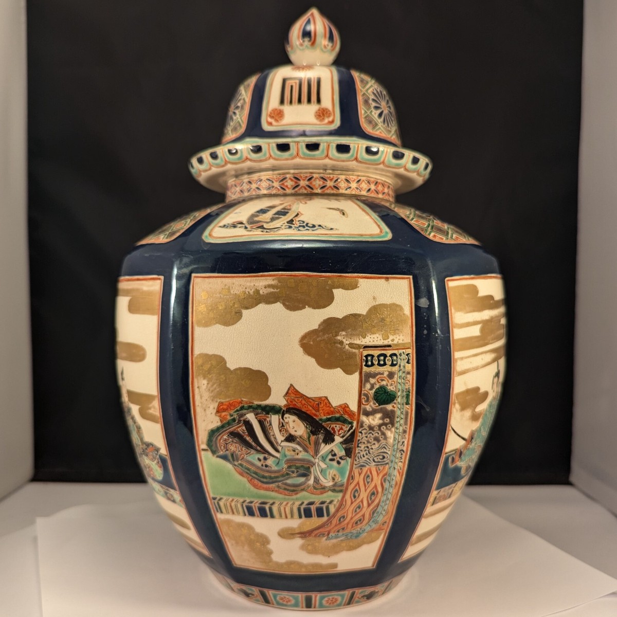 Antique Japanese Chin Jukan 寿官 Gosu Blue Satsuma Large Lidded