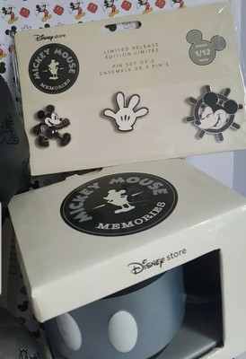 Mickey Mouse Erinnerungen Januar Tasse & Pins Brandneu 