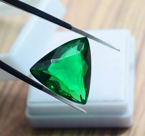 Flawless Tsavorite Green Garnet Gemstone 10.50Ct Trillion Cut 15x15x9mm Garnet - Picture 7 of 9