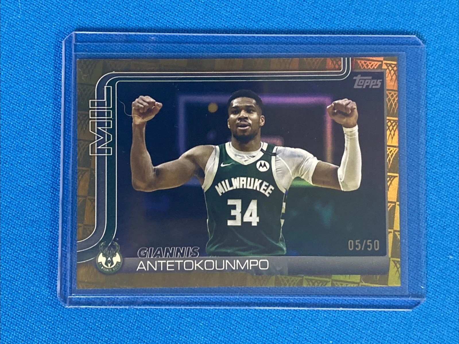 2025/26 TOPPS #54 GIANNIS ANTETOKOUNMPO #ED 05/50 GOLD FOIL TIP OFF BUCKS
