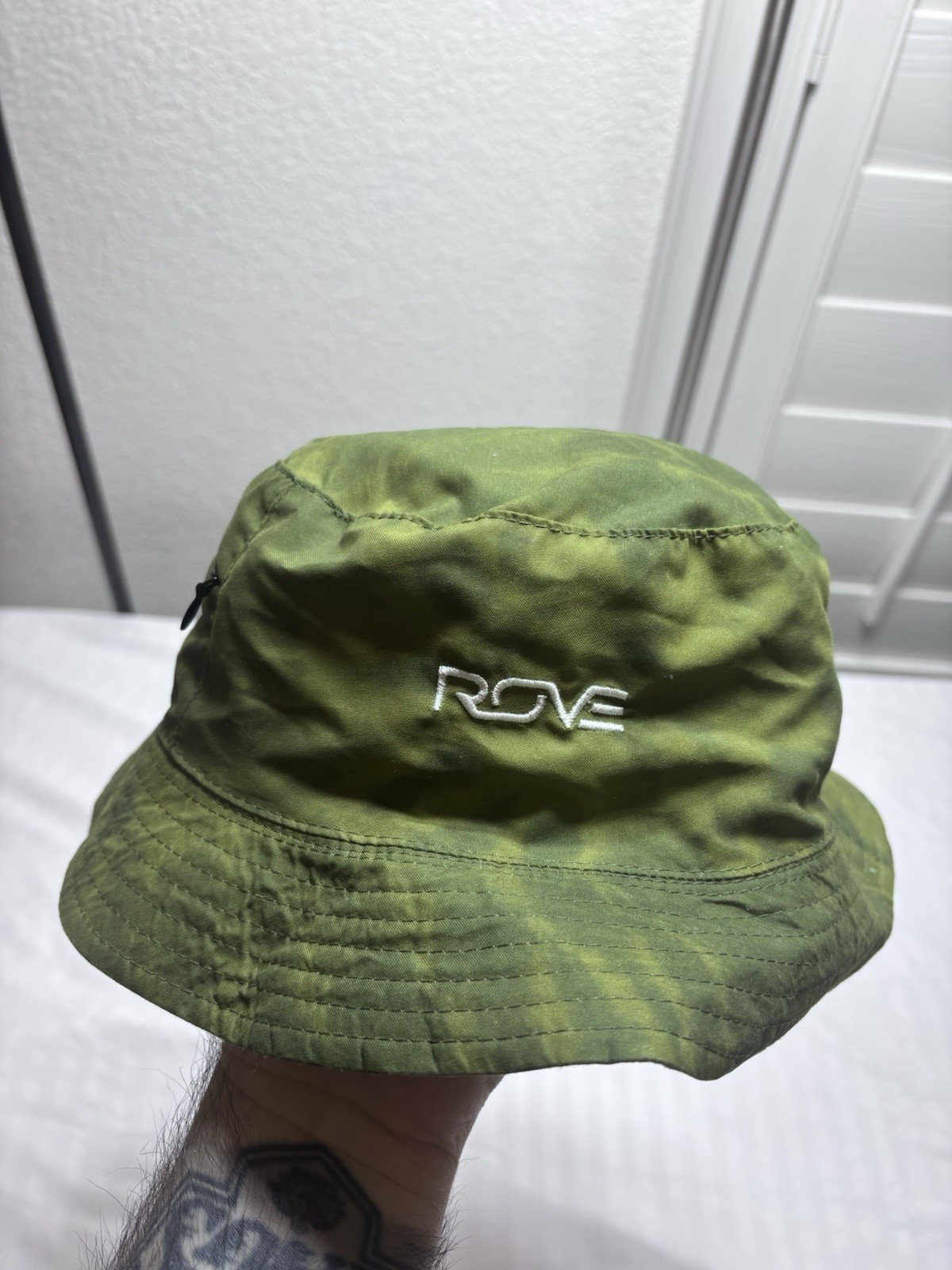 Rove Cap Reversible Bucket Hat with Zip Pocket in Green One Size Fits All