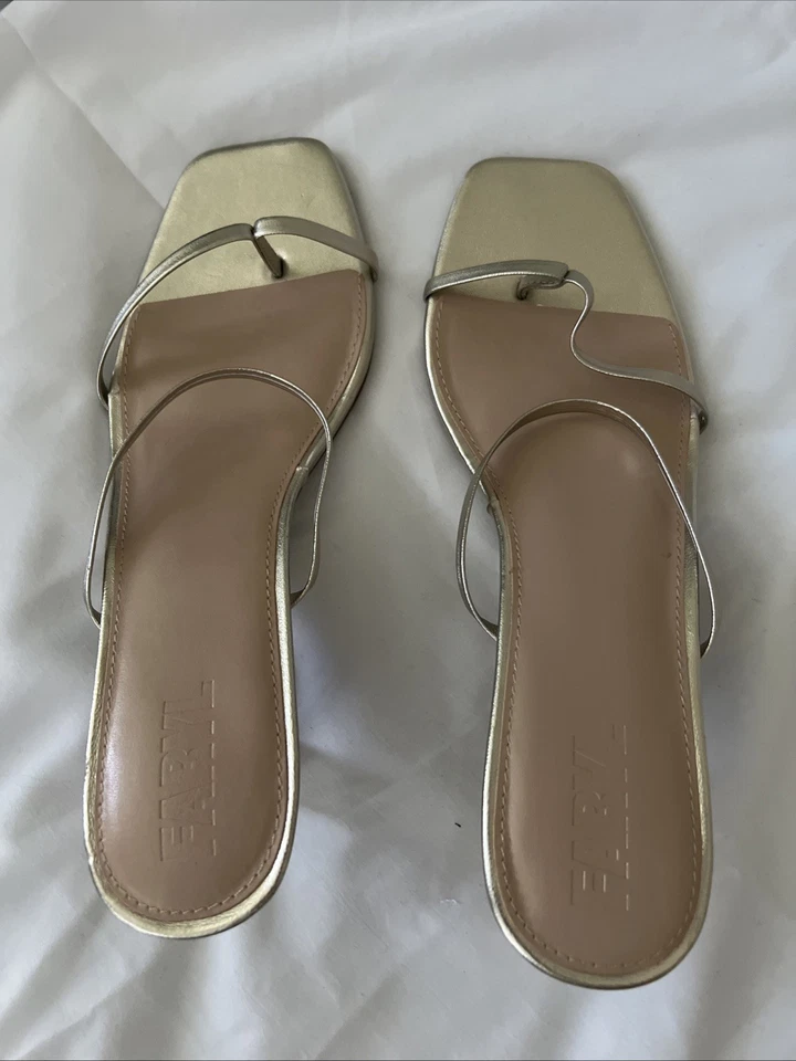 Faryl By Farylrobin 金色凉鞋女式 12 码 — 第 2/4 张图片