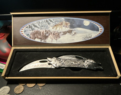 Wolf-Themed Double Blade Metal Pocketknife, Silver, Hawkbill, Display Box