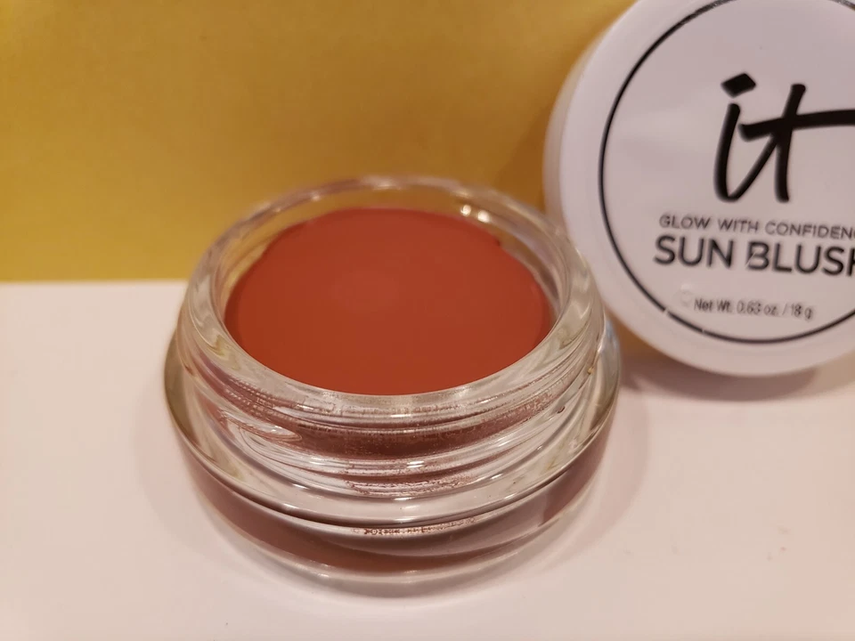 It Cosmetics ~ Glow with Confidence Sun Blush/Bronzer ~ Sun Warmth #30 - Image 3 of 3