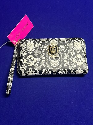 Betsey Johnson Skull, Roses & Hearts Black & White ZA Wallet Wristlet NWT