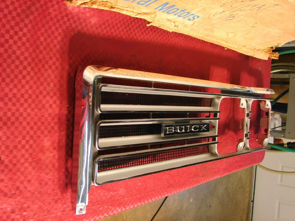 68 1968 Buick Wildcat Nos LH parrilla cromada GM pt# 1384481 Foto 3 de 4