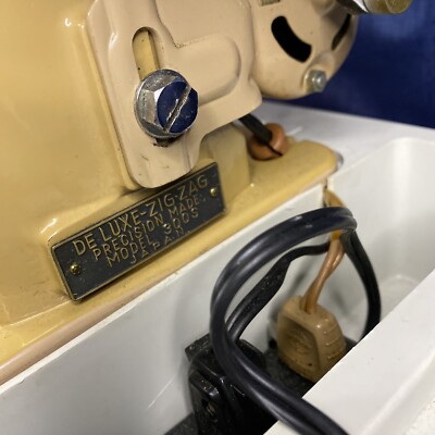 VINTAGE GOODHOUSEKEEPER DELUXE ZIG ZAG MODEL 300S JAPAN
