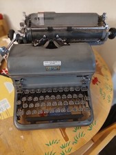 Vintage Royal Desktop Typewriter thumbnail
