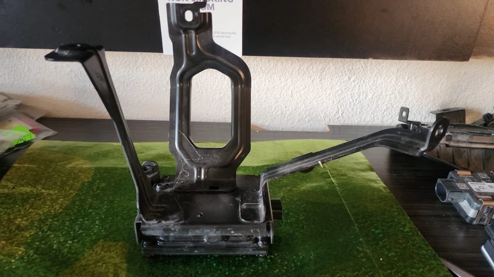 19 22 HONDA HR V WITH BRACKET FRONT RADAR SENSOR MODULE 36800 T7A J13 - Image 4 of 4