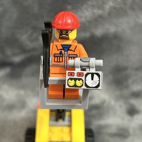 Lego City 30229 Repair Lift - Preowned, 100% Complete, with Instructions.