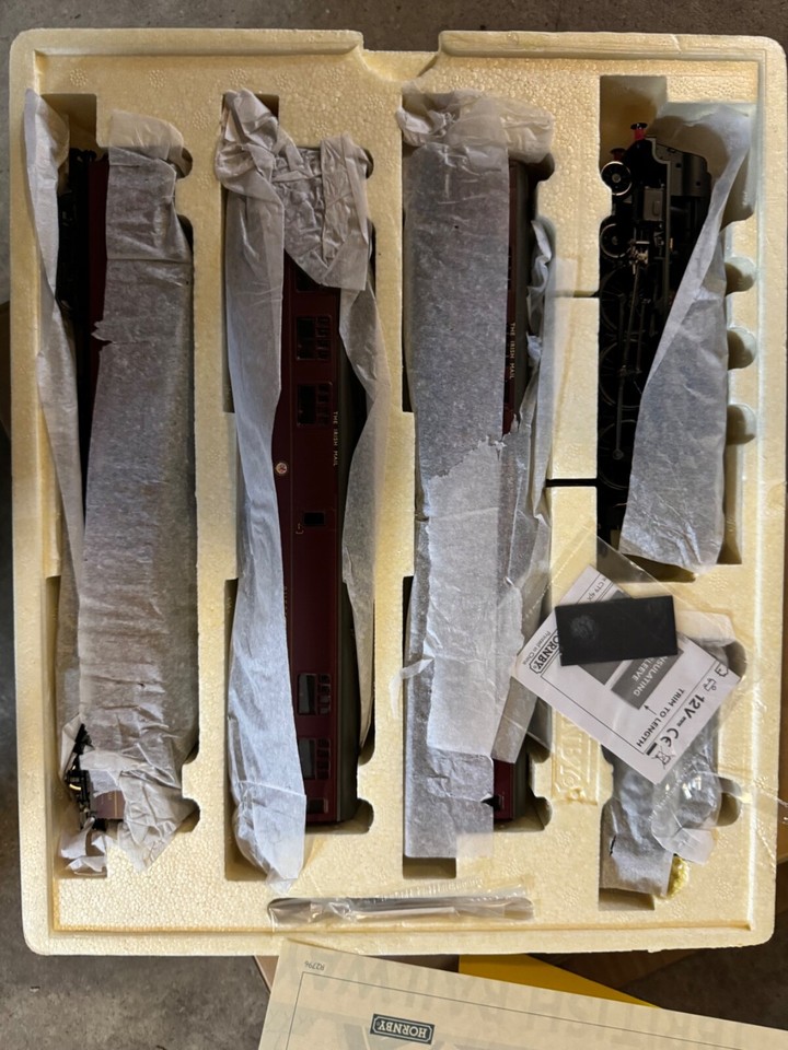 Hornby OO Gauge Great North Eastern Railway Pack Boxed R2796M IRISH