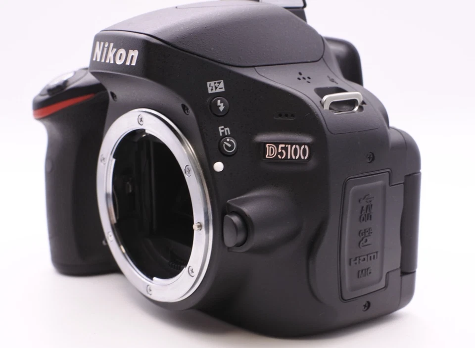 [NEUWERTIG S/C 1737] Nikon D5100 16,2 MP Digital DSLR Kit mit 18-55mm VR Japa... - Bild 2 von 4