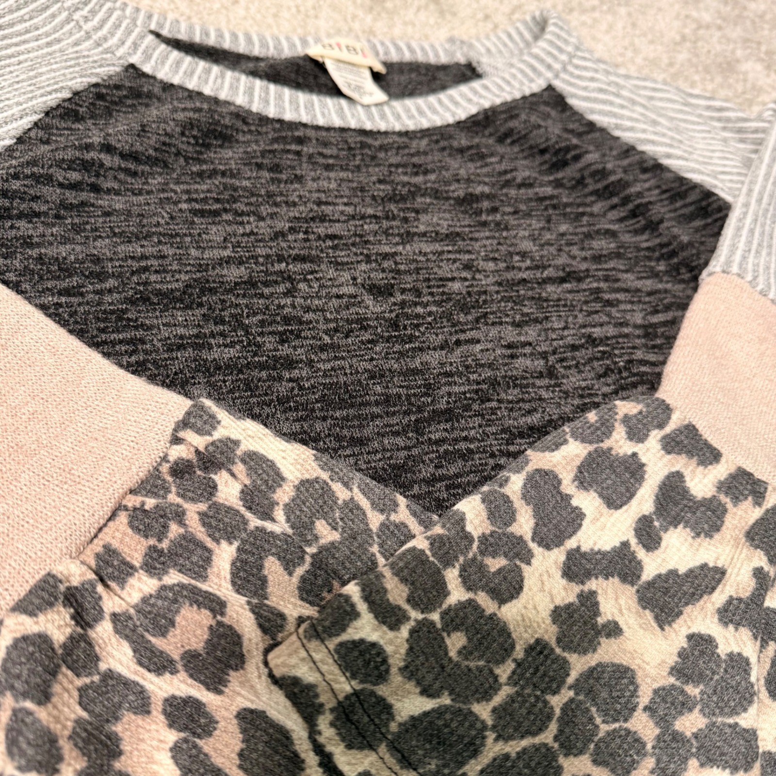 BIBI Womens Colorblock Raglan Top Leopard Print Bell Sleeve Charcoal Grey