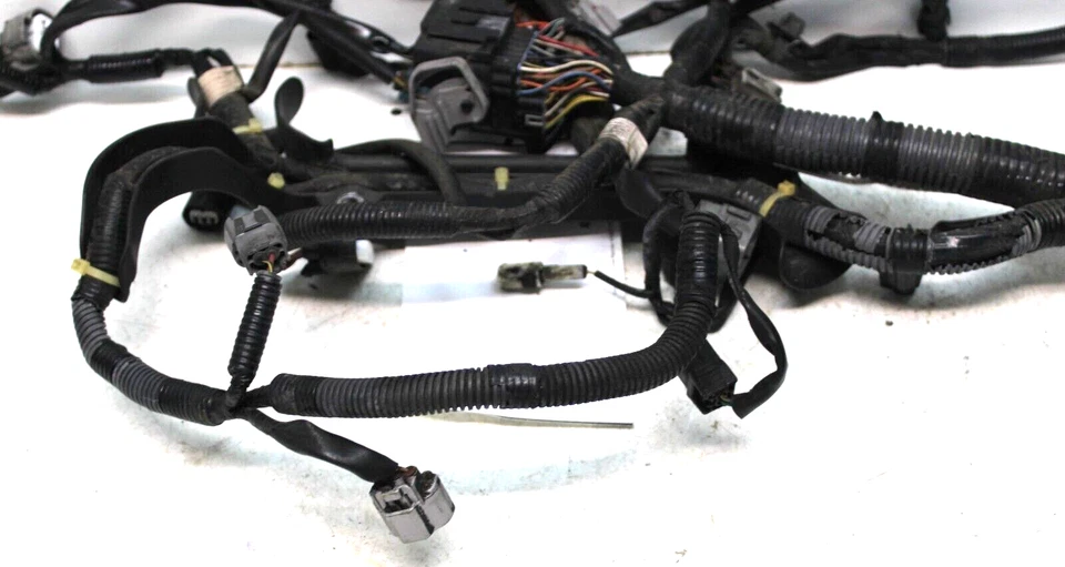 Arnés de motor colector de admisión Subaru Forester 2014-16 N/A OEM P/N 24020AF821 Foto 3 de 4