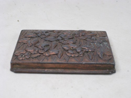ancien couvercle métal pièce repoussé 3" x 2,5" fleur iris couverture détaillée uniquement - Photo 7/7