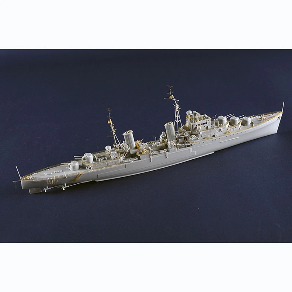 1/350 Trumpeter 05366 HMS Naiad Royal Navy Cruiser Plastic Static Ship Model Kit - Image 4 of 4