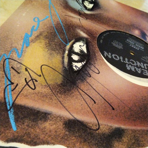 SIGNED Grace Jones - Sorry autographed vinyl LP - Picture 2 of 5