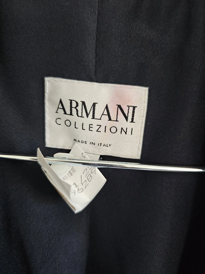 Blazer Armani Collezioni Feito na Itália azul marinho escuro chevron tamanho 14 - Imagem 2 de 4