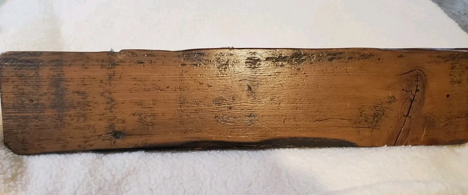 *Perchero hecho de un pentagrama de barril de whisky con tres ganchos Foto 3 de 4